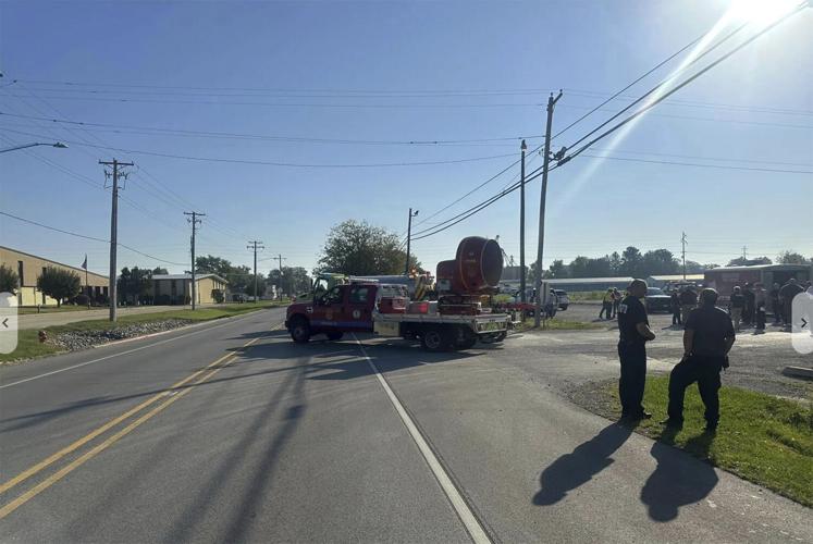伊利諾伊州發生卡車相撞事故，造成 5 人死亡、5 人重傷，並因氨洩漏而被迫疏散