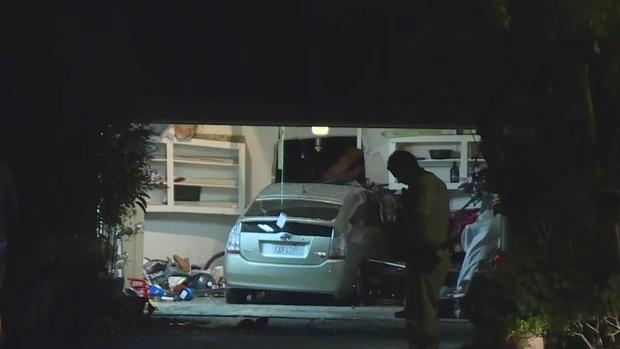 司機撞入北加州住宅車庫後涉嫌酒駕