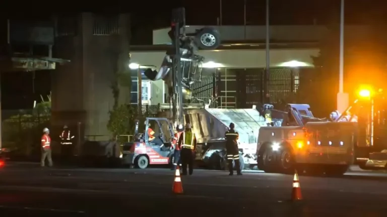 大型鑽孔機撞上里士滿-聖拉斐爾大橋收費站後司機死亡