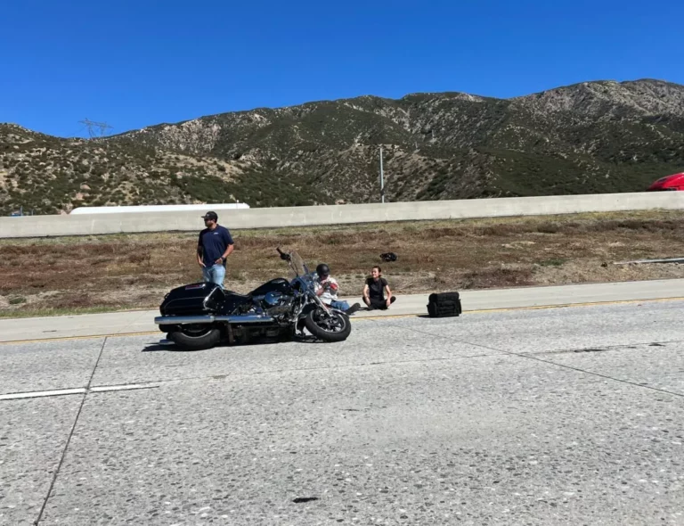 摩托車在 Cajon Pass 南行 15 號高速公路撞上 SUV