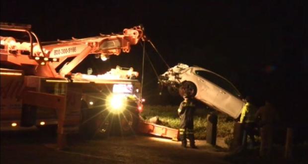 車輛在佩斯卡德羅 1 號高速公路沿線墜落懸崖； 1人死亡、2人受傷